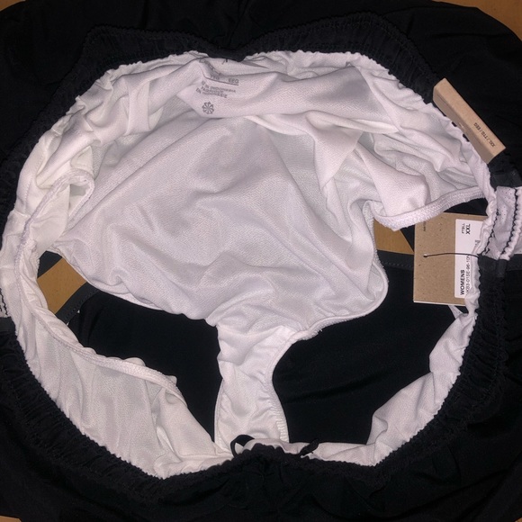 Atlanta Falcons Woman’s Nike Shorts Size XXL Standard fit Running Gym - Picture 3 of 5